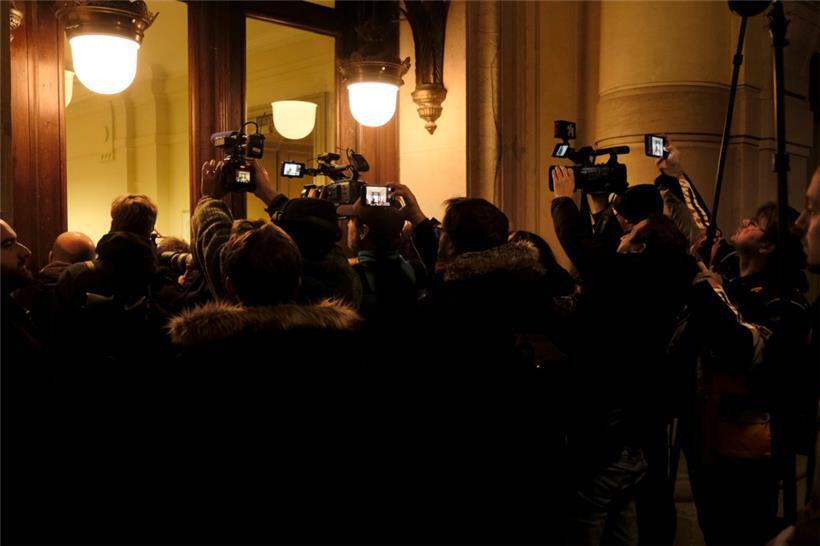Die der Korruption verdächtige EU-Politikerin Kaili hat angegeben, die große Menge Bargeld in ihrer Brüsseler Wohnung habe weder ihr noch ihrem Partner gehört
