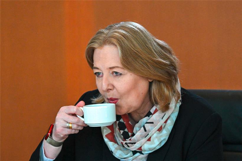 Die deutsche Arbeitsministerin Bärbel Bas, die ebenfalls SPD-Ko-Chefin ist, wird parteiintern hinsichtlich ihrer Pläne, das Bürgergeld zu reformieren, herausgefordert
