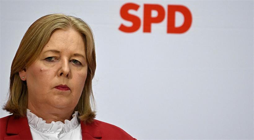 Die deutsche Arbeitsministerin und Ko-Parteivorsitzende der SPD, Bärbel Bas, tritt von ihren beiden Funktionen zurück