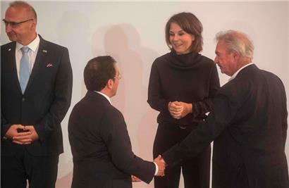 Die deutsche Außenministerin Annalena Baerbock mit ihren Kollegen aus Spanien und Luxemburg, José Manuel Albares Bueno und Jean Asselborn 
