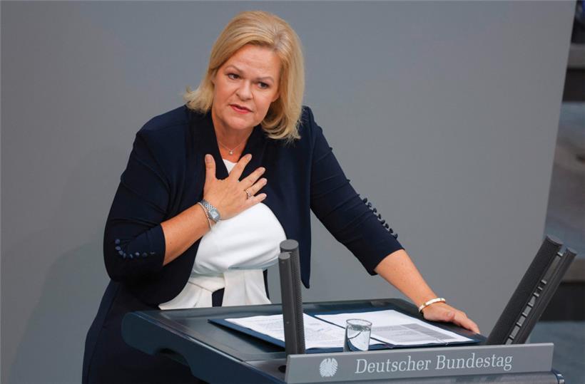 Die deutsche Innenministerin Nancy Faeser wurde bei der Debatte am Freitag hart von den Unionsparteien angegangen
