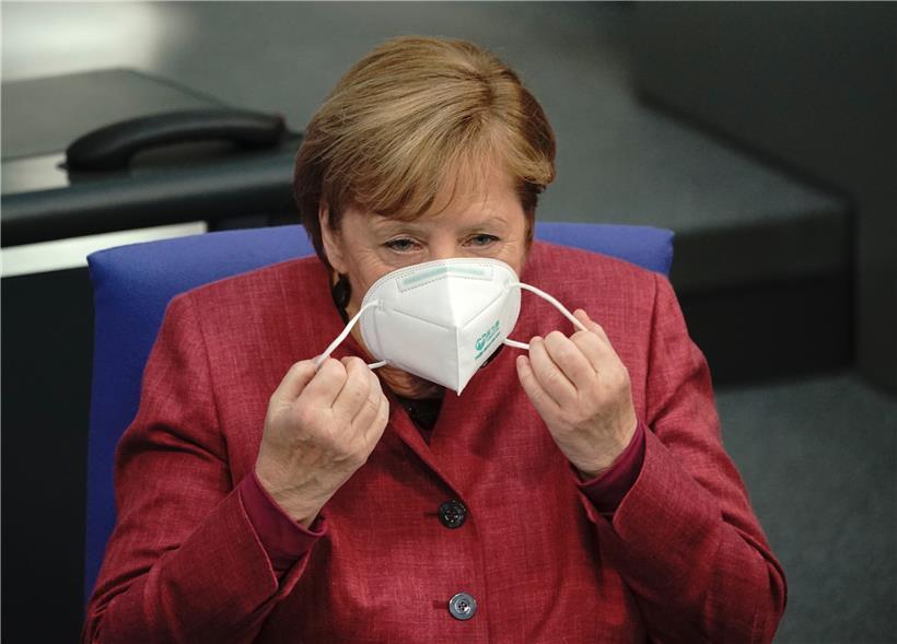 Die deutsche Kanzlerin Angela Merkel versuchte gestern im Bundestag, die neuen Einschränkungen zu rechtfertigen

