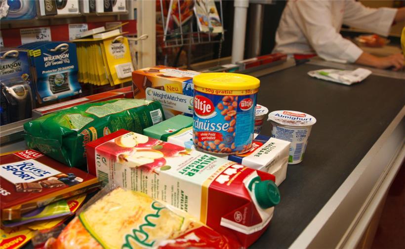 Die deutsche Wirtschaft leidet unter sinkenden Konsumausgaben der inflationsgeplagten Verbraucher
