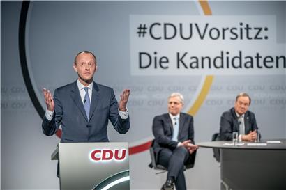Die drei CDU-Kandidaten bei einer Diskussionsrunde: 1.001 Delegierte der Partei haben die Wahl
