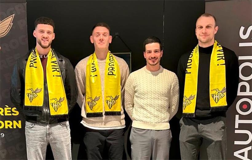 Die drei Winter-Neuzugänge stellte Progrès-Sportdirektor Yannick Bastos (3.v.l.) vor: Torhüter Eddy Ehlinger (l.), Stürmer Vincent Boesen (2.v.l.) und FLF-Nationalspieler Lars Gerson (r.)
