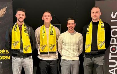 Die drei Winter-Neuzugänge stellte Progrès-Sportdirektor Yannick Bastos (3.v.l.) vor: Torhüter Eddy Ehlinger (l.), Stürmer Vincent Boesen (2.v.l.) und FLF-Nationalspieler Lars Gerson (r.)
