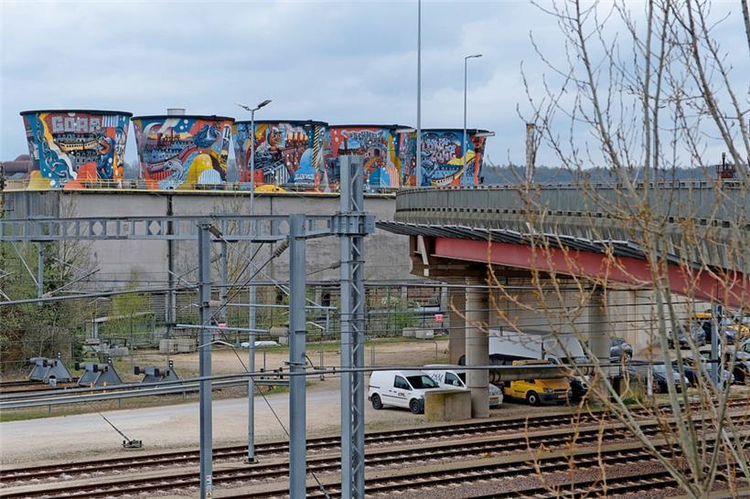 Die ehemaligen Kühltürme wurden von dem Graffity-Künstler Alain Welter verschöne...