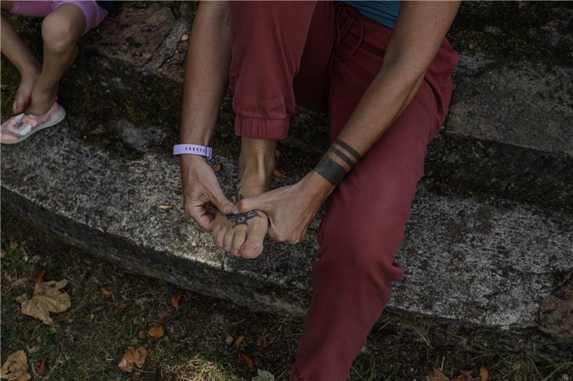 Die eigenen Füße werden viel zu häufig vernachlässigt, sagt Scolastici, die auch eine Ausbildung in thailändischer Fußmassage absolviert hat
