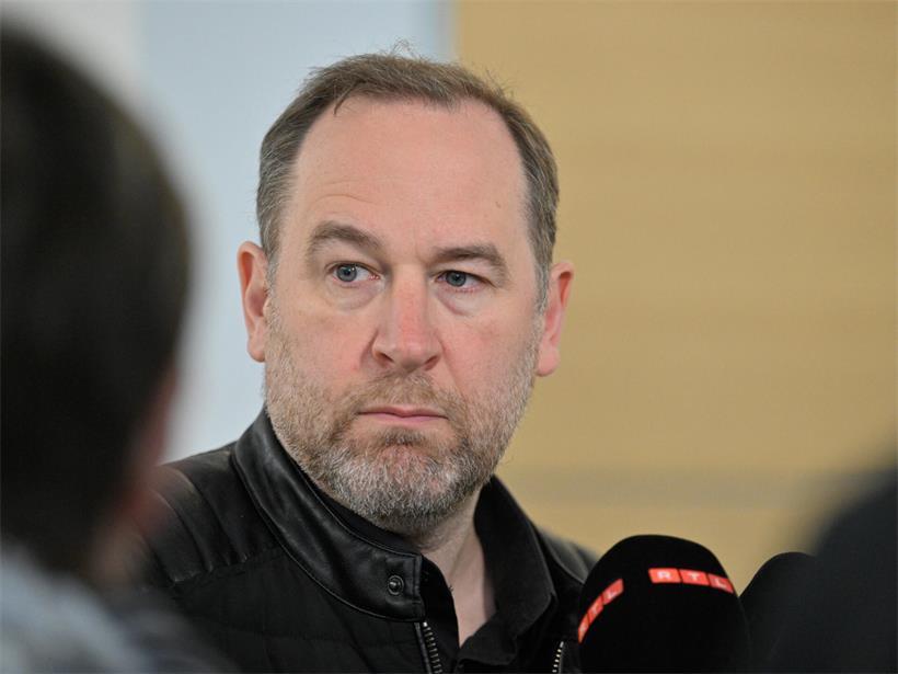 Tom Weidig reist nach Paris, während andere in Russland Netzwerke knüpfen – internationale Kontakte und Reiseimpressionen.