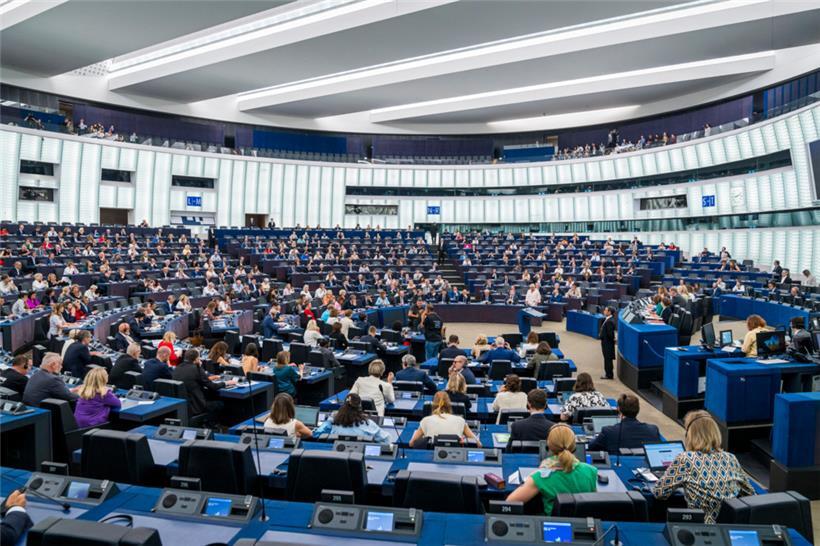 Die erste Resolution des neuen EU-Parlaments fordert die weitere Unterstützung der Ukraine durch die EU
