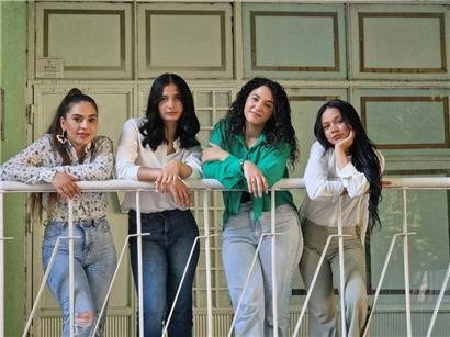 Die erste Roma-Frauen-Hip-Hop-Band der Welt kommt aus dem serbischen Belgrad: die Sängerinnen Zlata, Elma, Silvija und Selma (v.l.n.r.) von Pretty Loud
