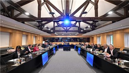 Die erste volle Verhandlungswoche auf Schloss Senningen wurde am Freitag abgeschlossen
