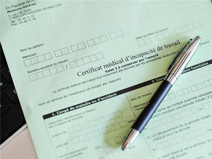 Certificat d'incapacité de Travail in Luxemburg erklärt: Rechte und Pflichten während der ersten fünf Tage der Arbeitsunfähigkeit