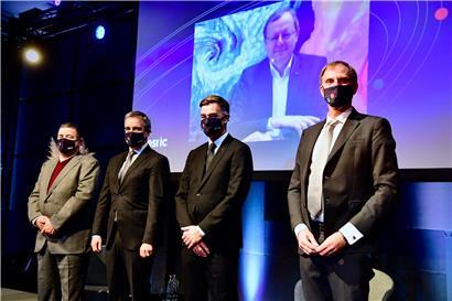 Die europäische Weltraumagentur ESA, die Luxemburger Regierung und das Forschungsinstitut LIST haben gestern ein Abkommen zur Gründung des „European Space Resources Innovation Centre“ (ESRIC) unterzeichnet. Dieses soll den Fokus bei der Entwicklung von Technologien zur Erforschung des Weltraums auf Rohstoffe aus dem Weltraum legen.
