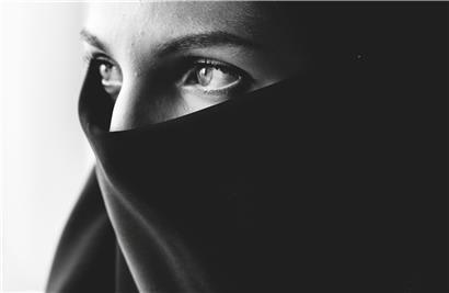 Die falsche Wahrnehmung des Hijab als Symbol einer angeblich frauenfeindlichen islamischen Kultur hat dazu geführt, dass sich Trägerinnen als gesichts- und namenlose „Opfer“ fühlen
