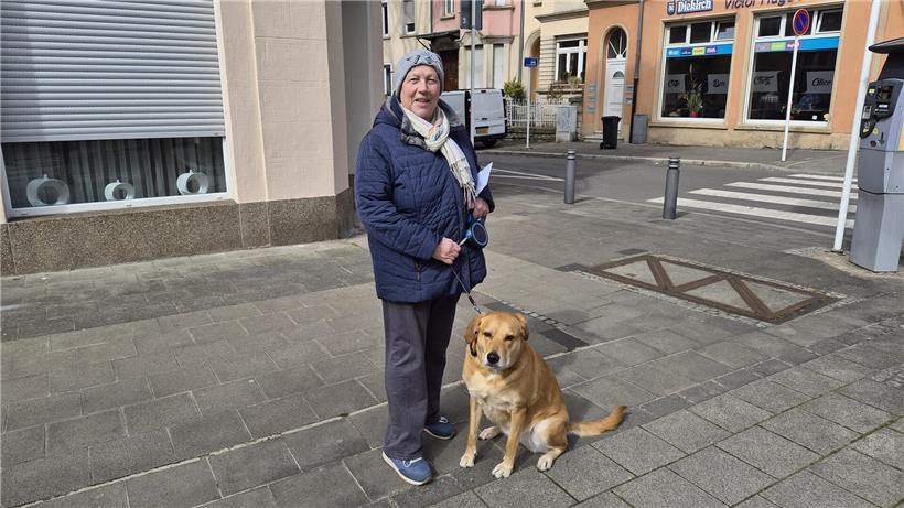 Hoffnung auf Besserung: Schausteller und Einwohner über den Umzug Porträt von Nicole Metz-Konnen, die über das Trauerspiel fehlender Besucher spricht, emotionale Aussage zum Besucherrückgang