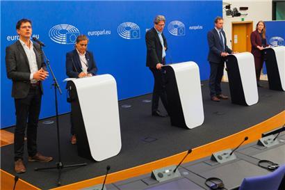 Die fünf EP-Abgeordneten wollen den Vorschlag der EU-Kommission kippen, Gas- und Atomkraftprojekte für eine nachhaltige Finanzierung zu öffnen
