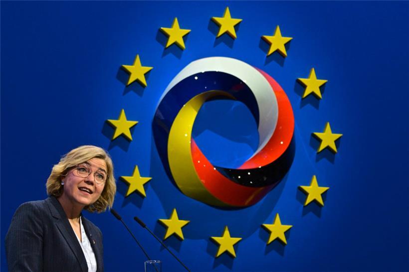 Die für Digitales zuständige EU-Kommissarin Henna Virkkunen wird am Mittwoch Reformvorschläge für die digitale Gesetzgebung der EU vorstellen
