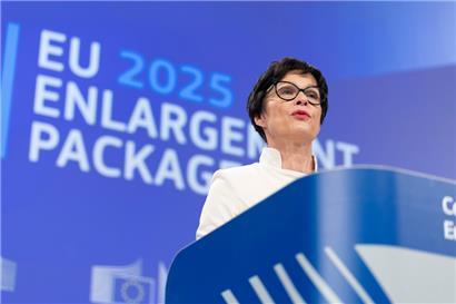 Die für Erweiterung zuständige EU-Kommissarin Marta Kos fordert weitere Unterstützung für die Ukraine
