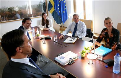 Die „geizigen Vier“ werden von Finnland unterstützt: (v.l.) Mark Rutte (Niederlande), Sebastian Kurz (Österreich), Sanna Marin (Finnland), Stefan Löfven (Schweden) und Mette Frederiksen (Dänemark)
