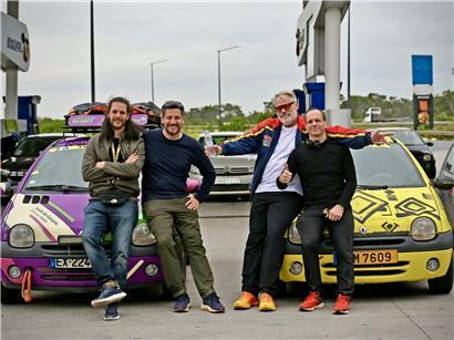 Die glorreichen Vier jubeln glücklich und freuen sich auf die Heimkehr in ihr Zuhause