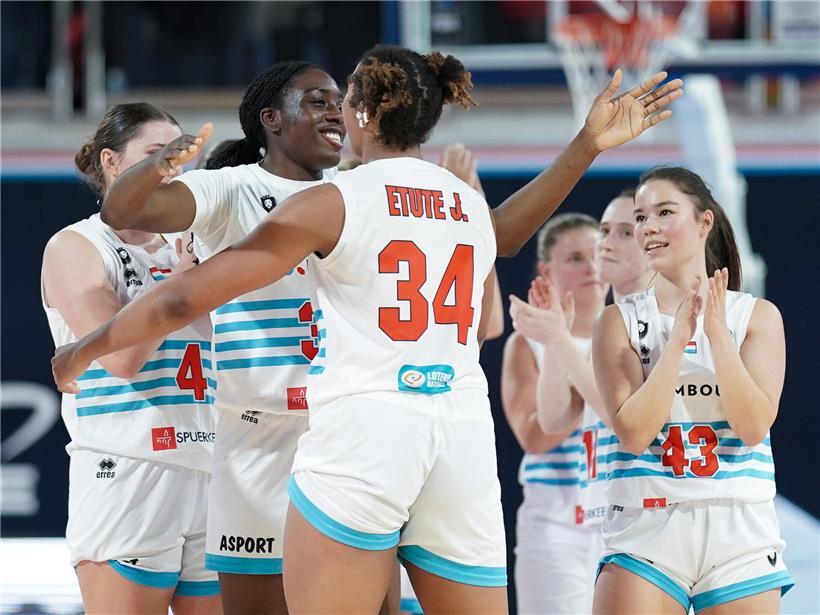 FLBB-Damen in goldenen Trikots feiern Erfolg und träumen von EM-Endrunde im Basketball