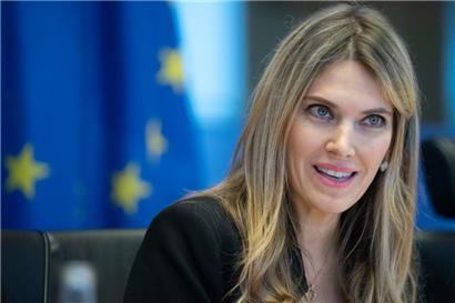 Die griechische EU-Parlamentarierin Eva Kaili wurde am Freitag Abend umgehend von ihrer Partei in Griechenland ausgeschlossen
