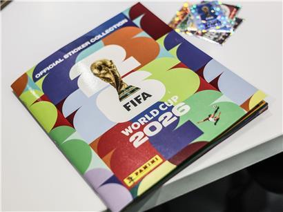 Größtes Fußball-Weltmeisterschafts-Sammelalbum 2024 mit Fans tauschen und sammeln von WM-Stickern