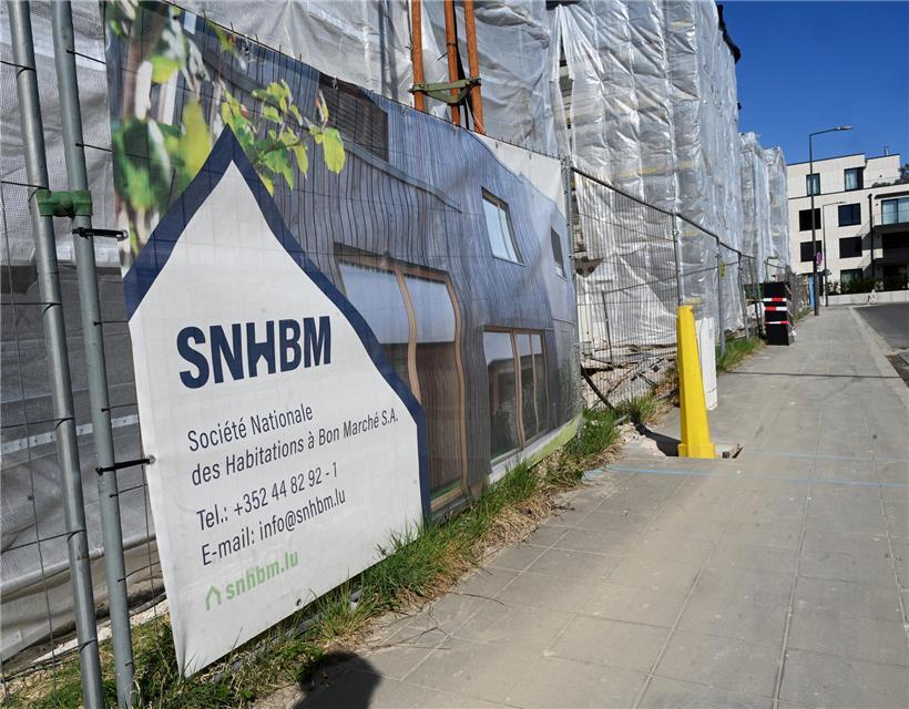 SNHBM Sozialwohnungen in Luxemburg, öffentliche Bauträger für bezahlbaren Wohnraum, modernes Wohngebäude in Stadtansicht