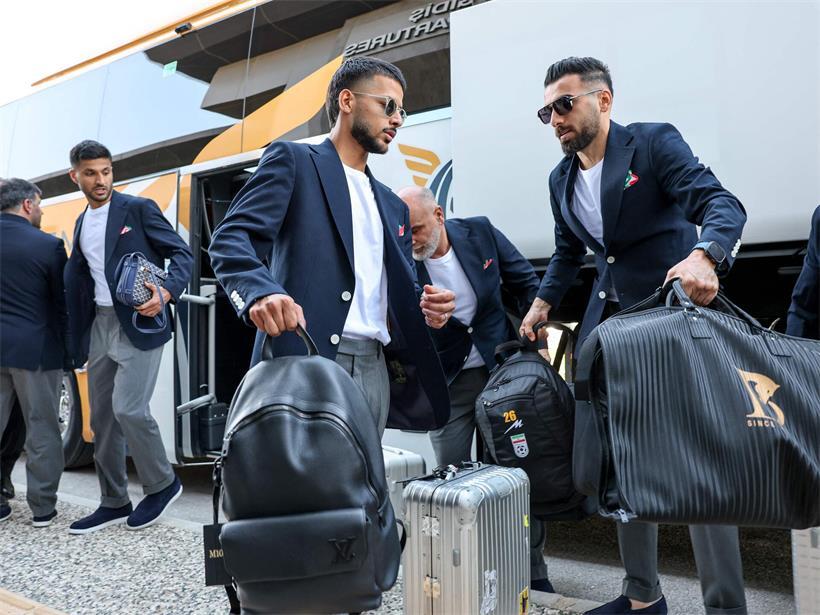 Iranische Fußballspieler reisen von Antalya nach Mexiko, USA-Einreise nur an Spieltagen erlaubt, Team unterwegs zum Turnier