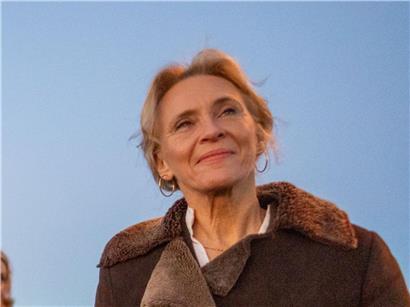 11.01.2026, Island, Reykjavik: Johann Wadephul (CDU, M), Außenminister, steht auf dem Flughafen neben der isländischen Außenministerin Thorgerdur Katrin Gunnarsdottir. Auf dem Weg in die USA zum Treffen mit seinem US-Amtskollegen Rubio machte Wadephul einen Zwischenstopp in Island. 