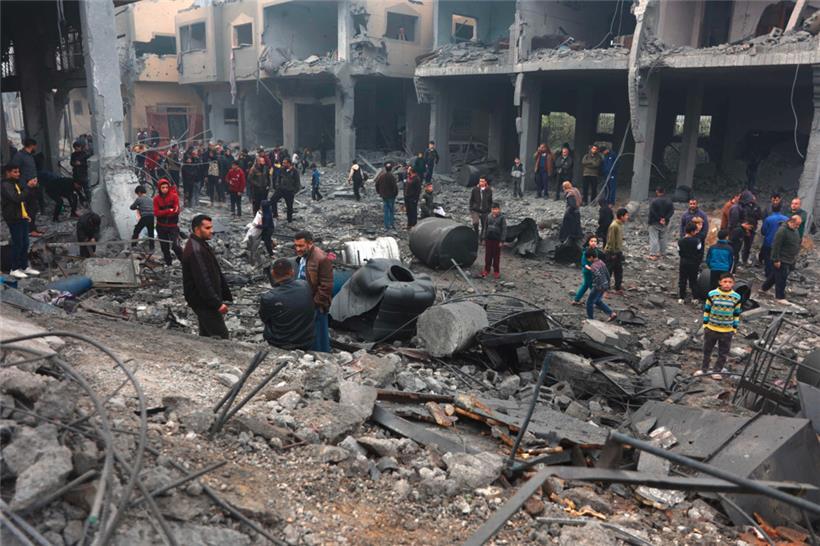Die israelischen Angriffe auf die Menschen im Gazastreifen gehen trotz Einigung derweil weiter: Mindestens 73 Menschen wurden dabei seit Mittwochabend getötet, hunderte wurden verletzt
