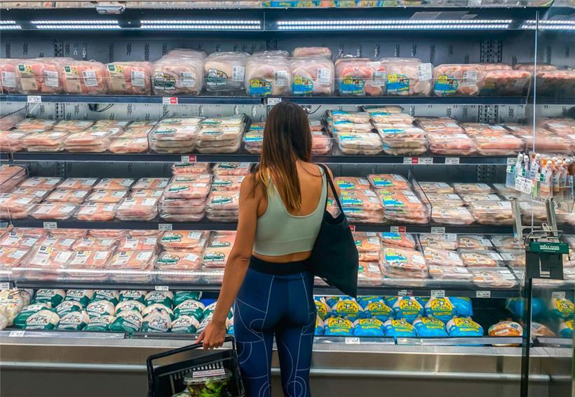 Die jährliche Inflation in den USA hat sich im August leicht verlangsamt, was vor allem auf die sinkenden Benzinpreise zurückzuführen ist – aber wahrscheinlich nicht genug, um die Federal Reserve und Präsident Joe Biden zufriedenzustellen, da die hohen Preise den Amerikanern weiterhin Schmerzen bereiten.
