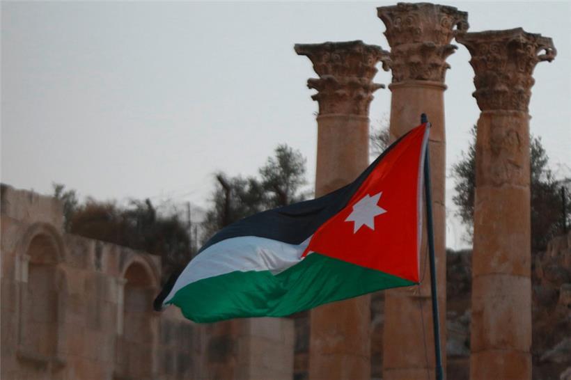 Die jordanische Flagge während des Kulturfestivals von Jarash, 50 Kilometer nördlich von Amman, am 26. Juli
