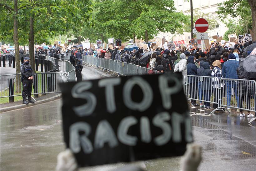 Die jüngsten Vorkommnisse haben in den USA tiefe Wunden aufgerissen. Laut Botschafter Evans könnten die Proteste dabei helfen, diese Wunden heilen zu lassen.
