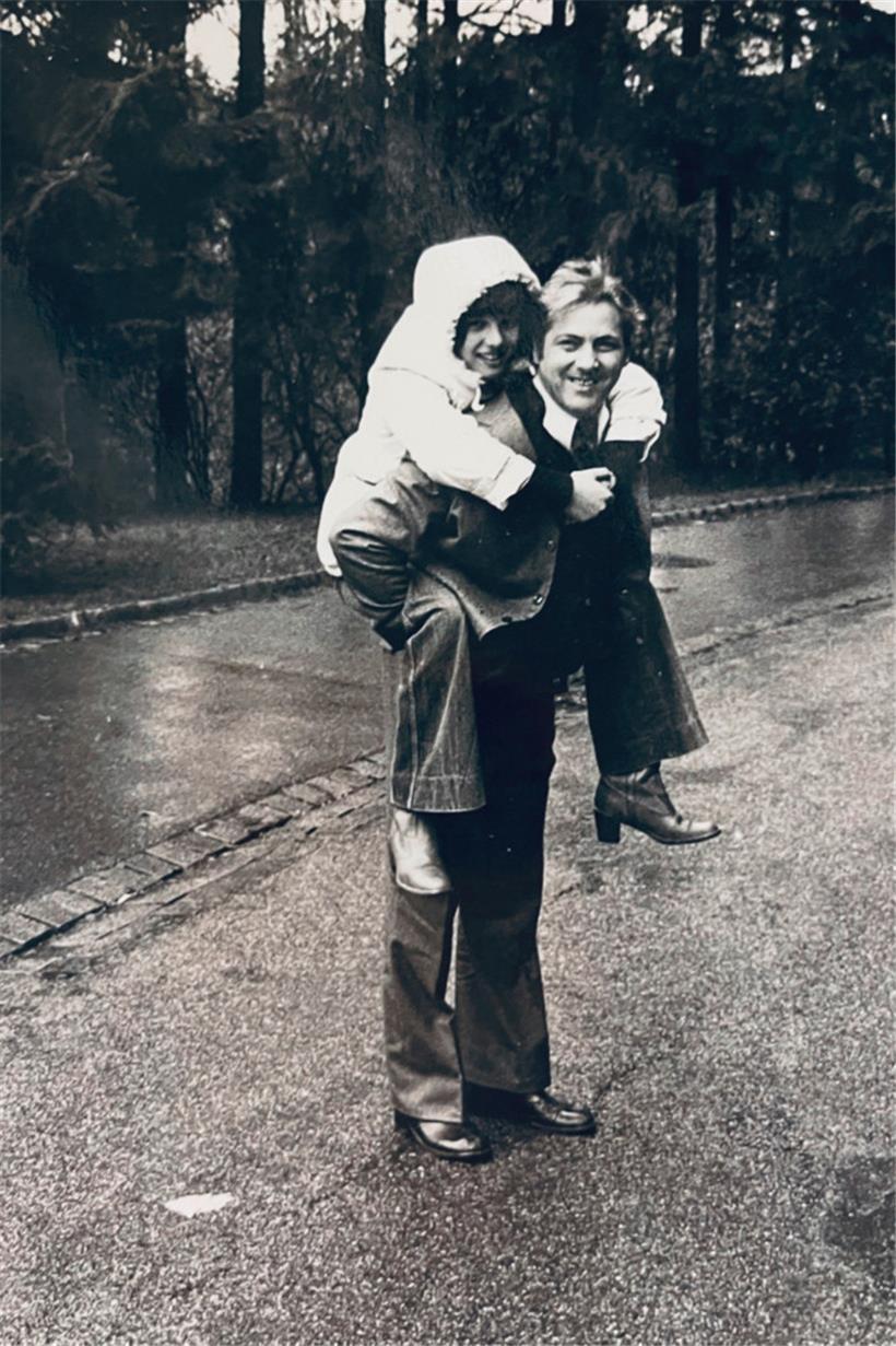 Die jugendliche Désirée mit ihrem Vater Albert auf dem Galgenberg