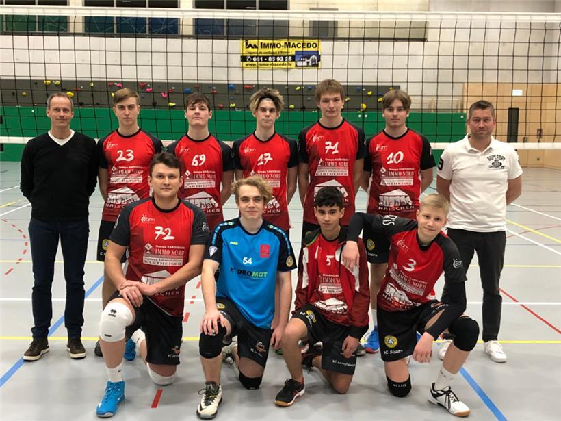 Die junge Mannschaft aus Bissen und Präsident Christian Hoscheid (links) wissen um die Schwere der Aufgabe
