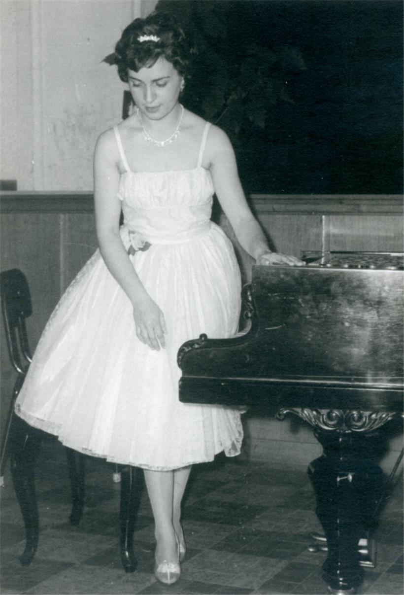 Die junge Pianistin Jeannette Braun-Giampellegrini, ohne Datum
