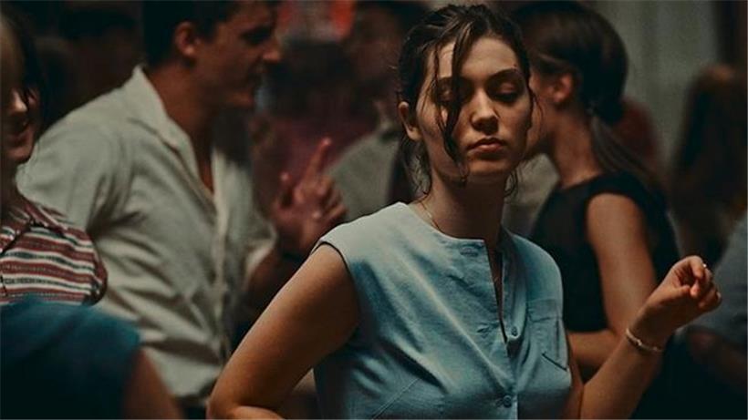 Die junge Schauspielerin Anamaria Vartolomei verkörpert die aufgeweckte wie willensstarke Annie
