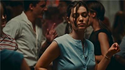 Die junge Schauspielerin Anamaria Vartolomei verkörpert die aufgeweckte wie willensstarke Annie
