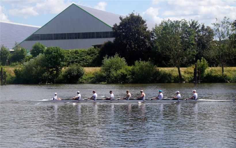 Die klassischen Achterboote bringen mächtig Zug aufs Wasser
