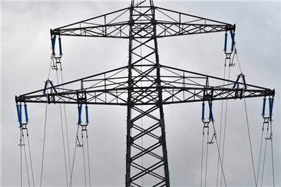 Die kleine Variante der Hochspannung, wie hier auf dem Foto, soll in der geplanten Trasse einer 380-Höchstspannungsleitung weichen
