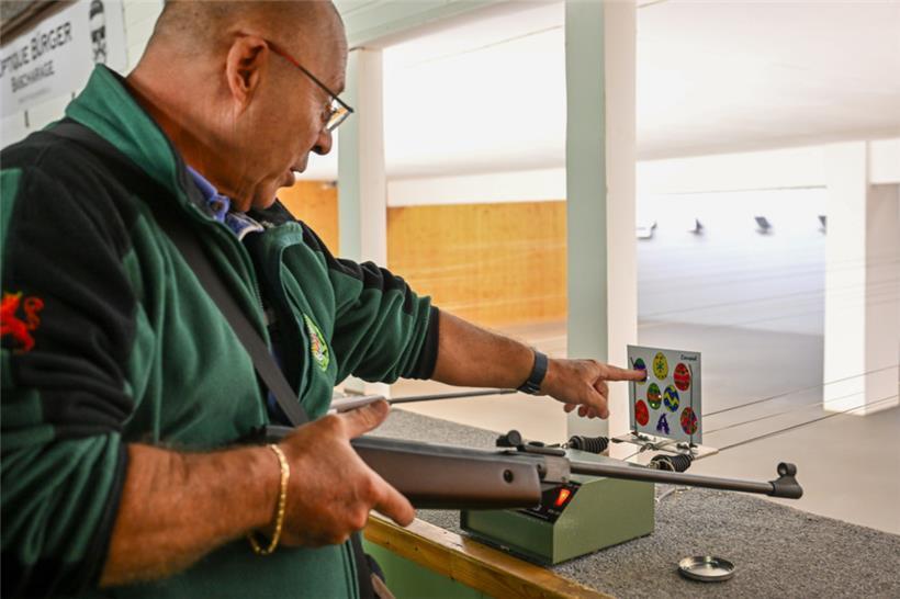 Die kleinen Eier sind gar nicht so leicht zu treffen.
