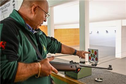 Die kleinen Eier sind gar nicht so leicht zu treffen.
