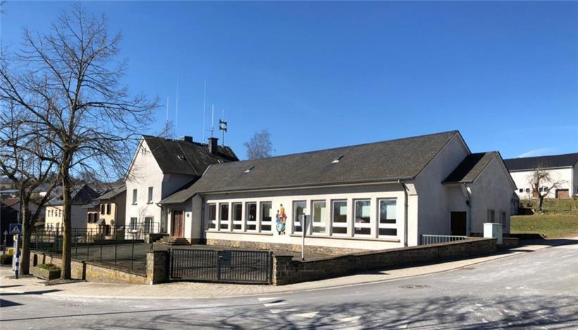 Die lange leerstehende Schule in Lieler, Gemeinde Clerf, ist ab heute eine Fundgrube für Recherchen über die Schlacht in den Ardennen
