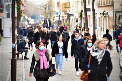 Die letzte offiziell angegebene Bevölkerungszahl geht auf den 1. Januar 2020 zurück: Damals lebten 626.100 Menschen in Luxemburg. Inzwischen dürfte die Bevölkerung aber weiter gewachsen sein.
