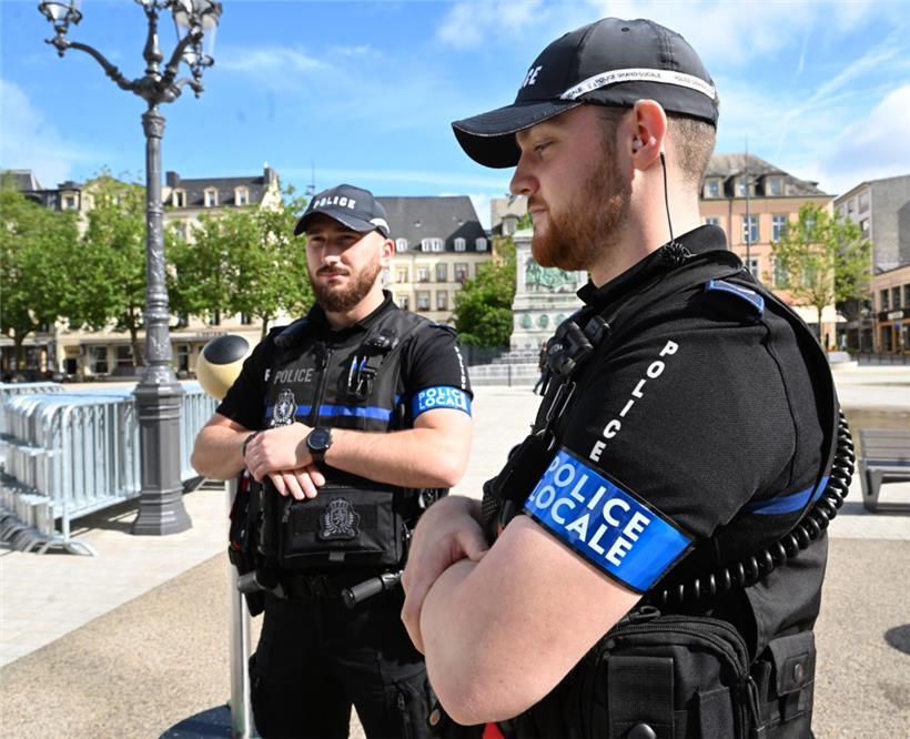 Die lokalen Einheiten erkennt man aktuell an einer blauen Armbinde. Das soll sich allerdings ändern.
