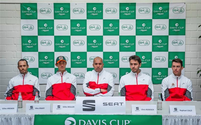 Die luxemburgische Davis-Cup-Mannschaft: Gilles Kremer, Alex Knaff, Gilles Muller (Kapitän), Chris Rodesch und Raphael Calzi (v.l.n.r.)
