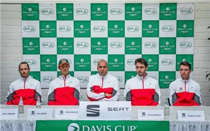 Die luxemburgische Davis-Cup-Mannschaft: Gilles Kremer, Alex Knaff, Gilles Muller (Kapitän), Chris Rodesch und Raphael Calzi (v.l.n.r.)

