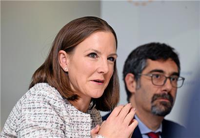 Die luxemburgische Vertreterin am EU-Rechnungshof, Joëlle Elvinger, gab gestern Erklärungen zum Jahresbericht der EU-Rechnungsprüfer
